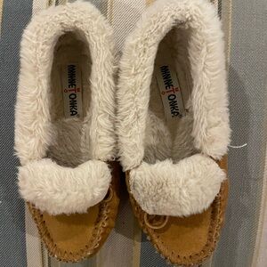 Minnetonka slippers. Girls size 5